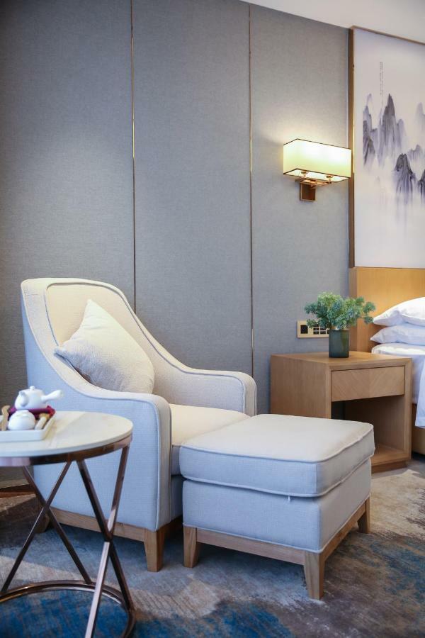 Venus Royal Hotel Foshan Kuiqi Road Metro Station Bagian luar foto