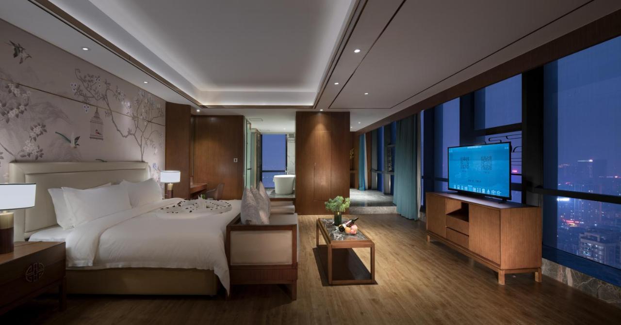 Venus Royal Hotel Foshan Kuiqi Road Metro Station Bagian luar foto